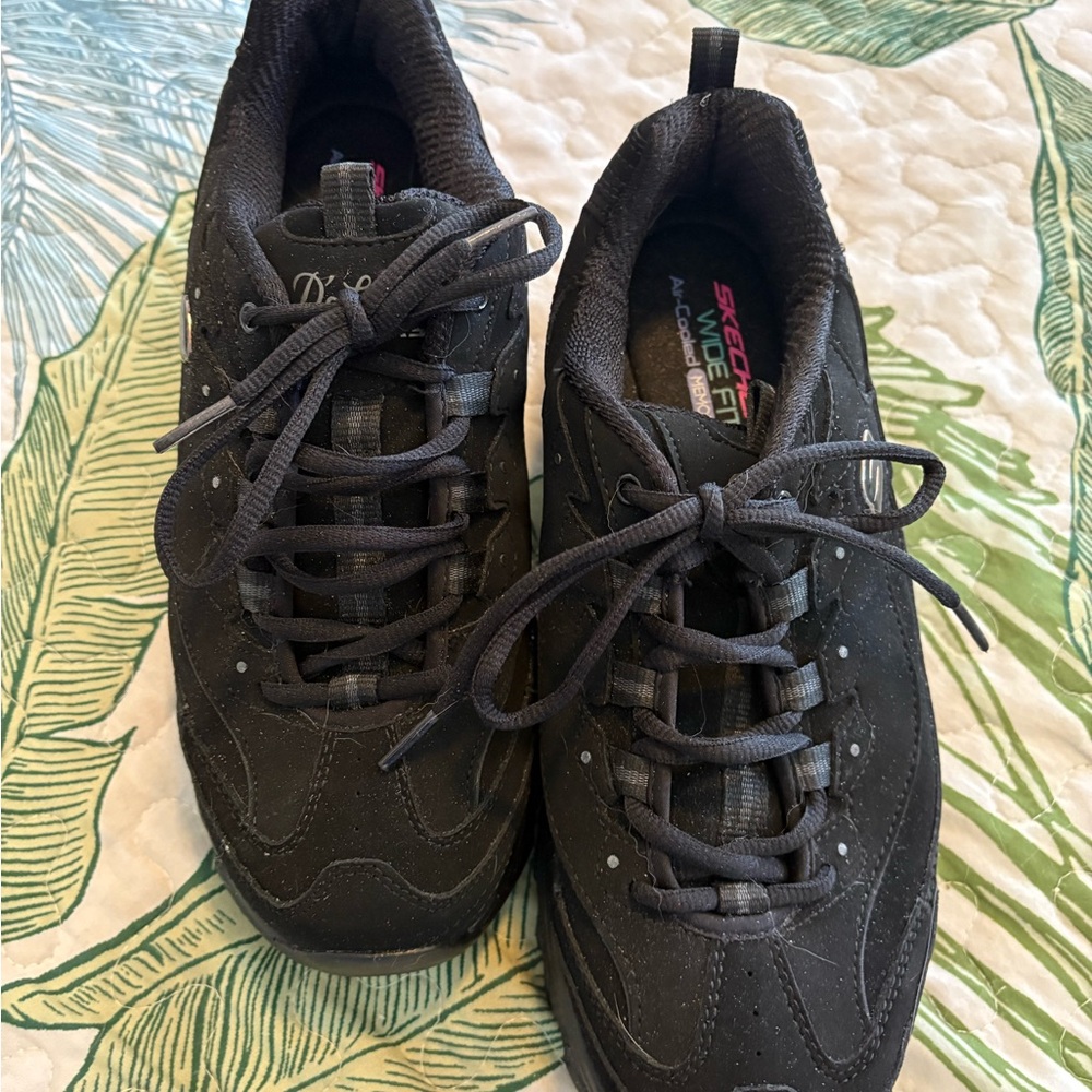 Skechers Women’s Black Suede size 9.5 Wide